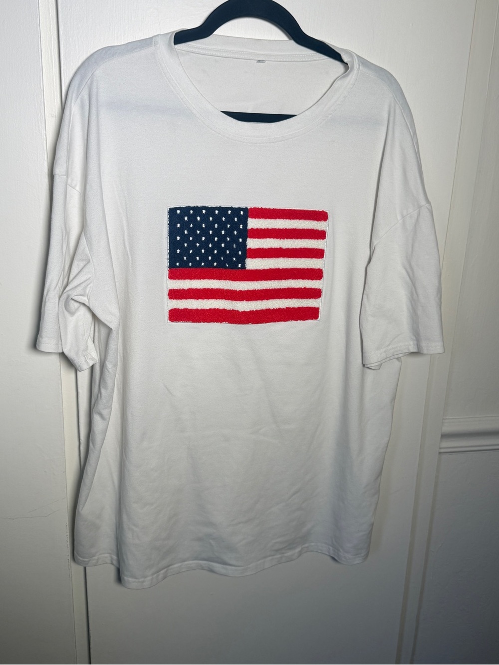 White Men's T-Shirt with Patriotic American Flag Raised Graphic 2XL